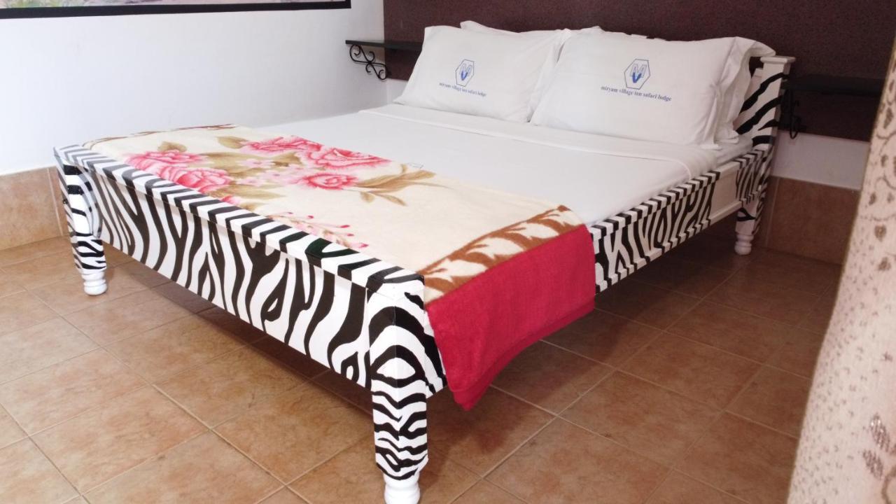 Miryams Village Inn Safari Lodge Sultan Hamud Exterior foto