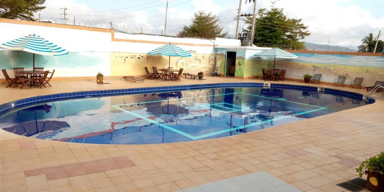Miryams Village Inn Safari Lodge Sultan Hamud Exterior foto